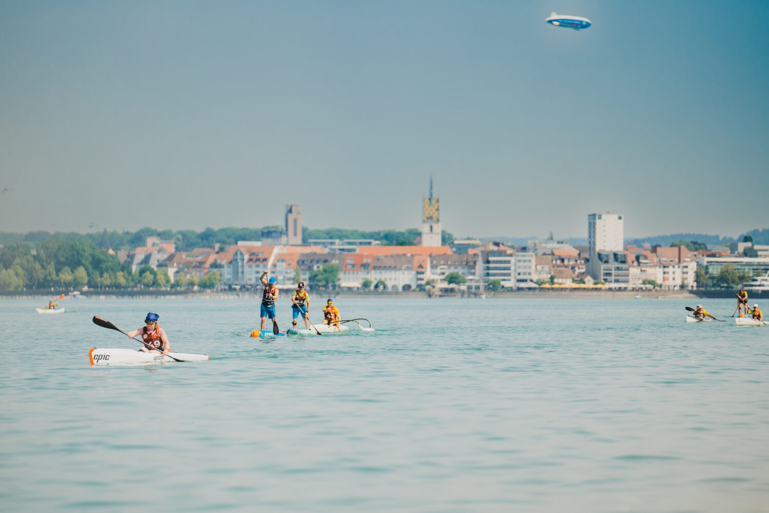 Kajak und SUP Paddler vor Friedrichshafen